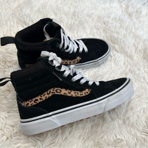 Converse kids hi top‎ sneakers size 2.5